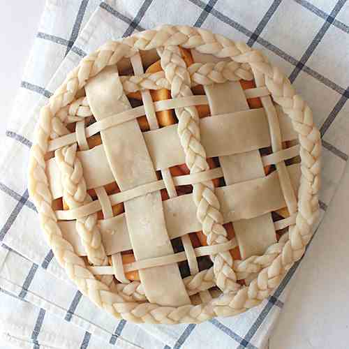 Peach blueberry pie