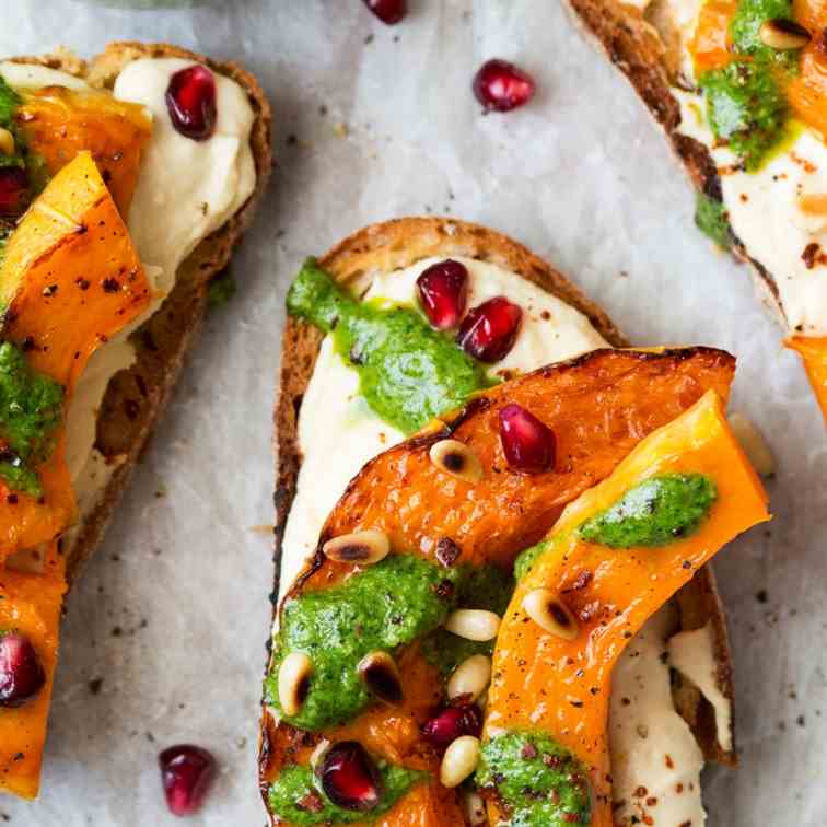 Pumpkin crostini with rocket pesto