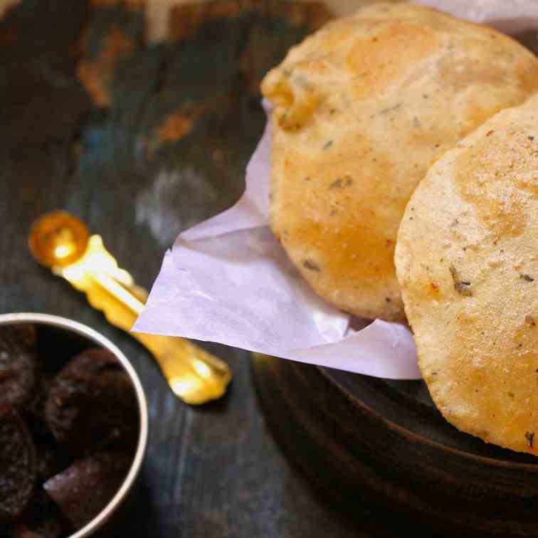 Masala Cheese Garlic Poori