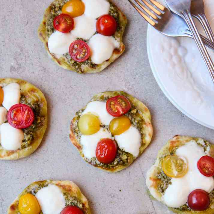 Grilled Pesto Pizzettes