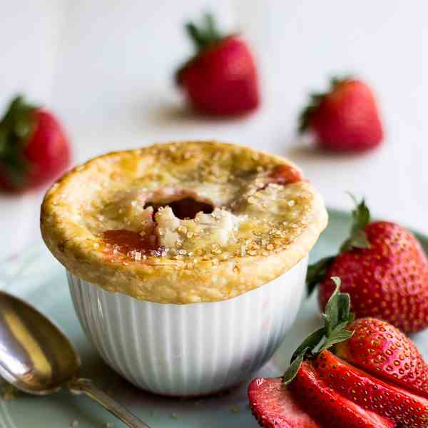 strawberry rhubarb pot pies