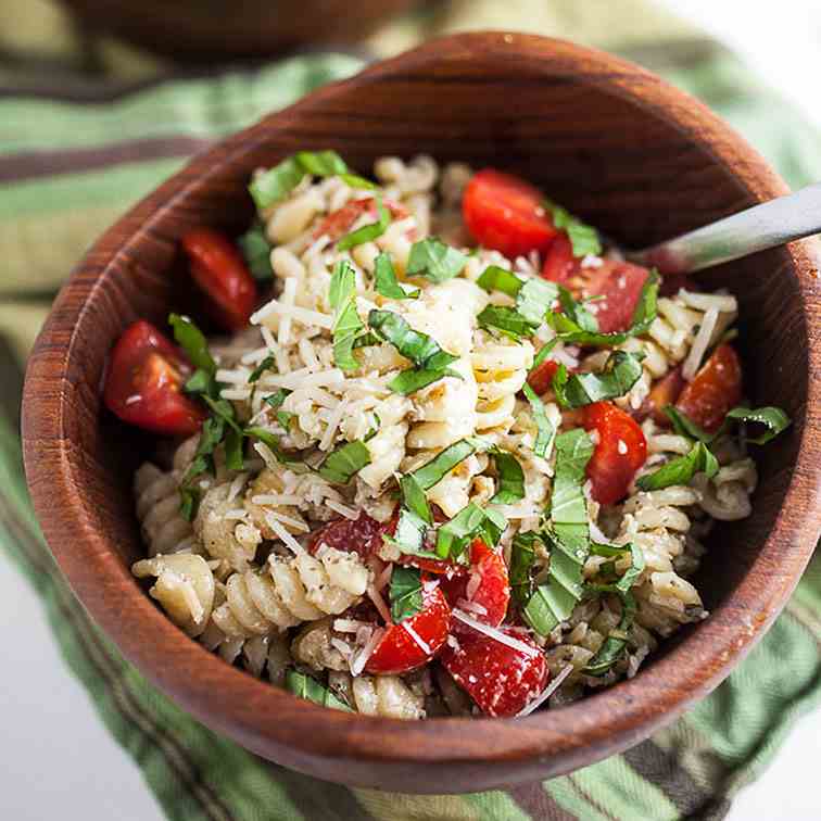 Creamy Pesto Summer Pasta Salad