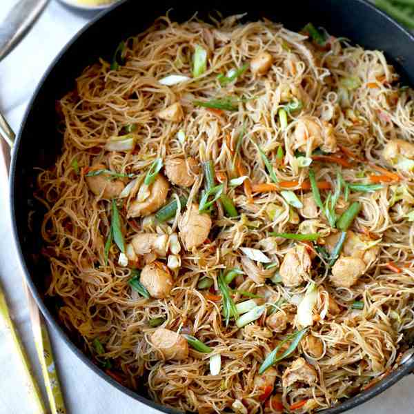 Filipino bihon pancit