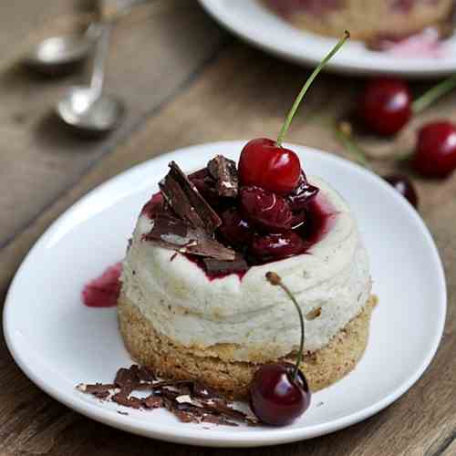  Quark Cheesecakes with Cherry Sauce