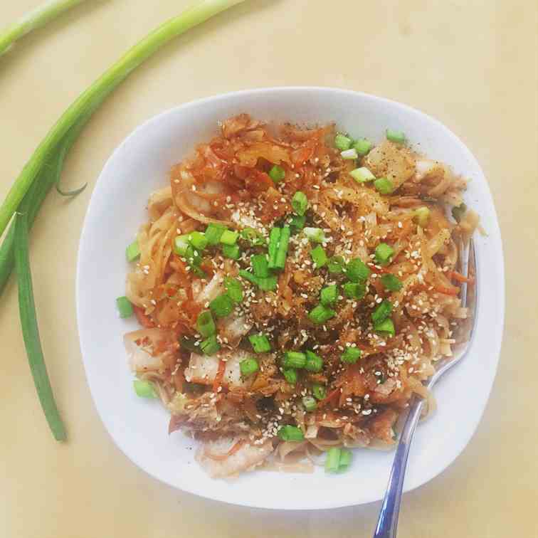 brown rice noodles with cabbage and leeks-