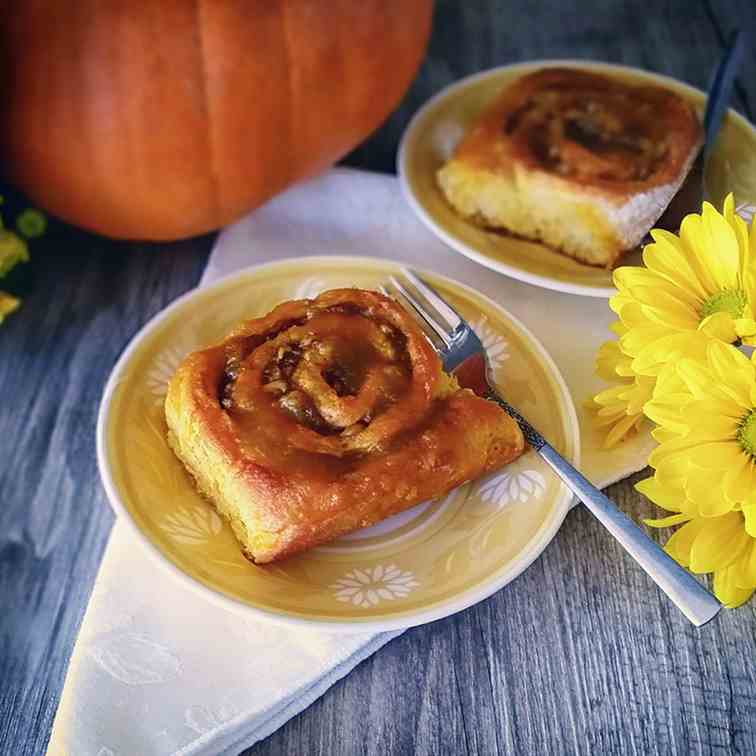 PUMPKIN GINGER CINNAMON ROLLS