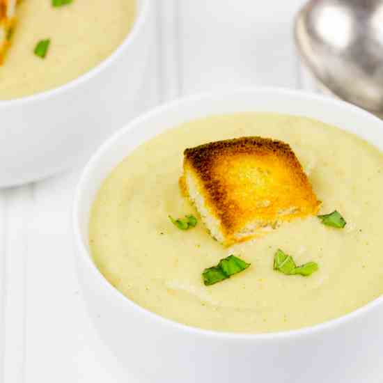 Roasted Cauliflower Soup