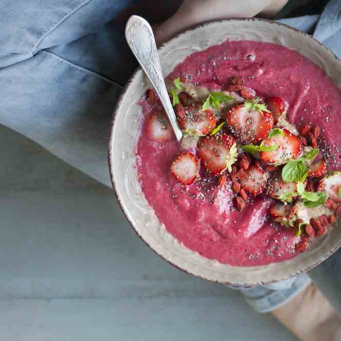 Pink frozen smoothie bowl