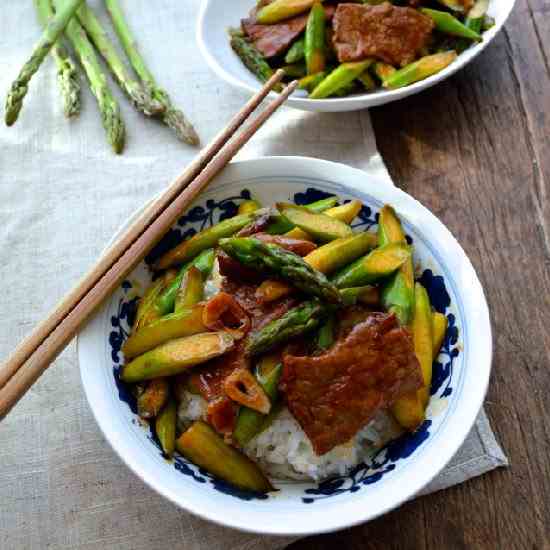 SPRING ASPARAGUS BEEF STIR-FRY