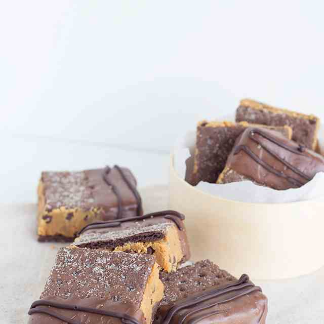 Dulce De Leche Cookie Dough Grahamwiches