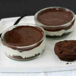 Chocolate and Vanilla Cheesecakes 