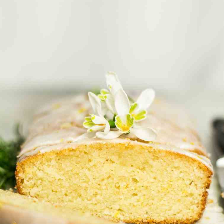 Vegan lemon drizzle cake