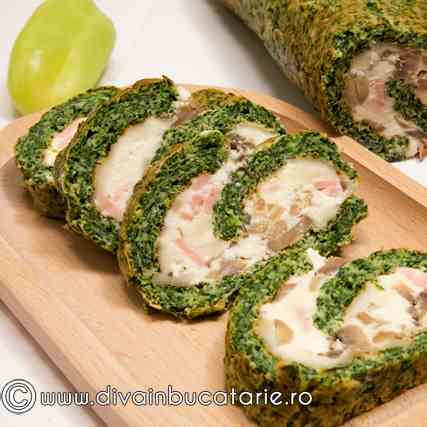 Roll with spinach, cheese, muschrooms