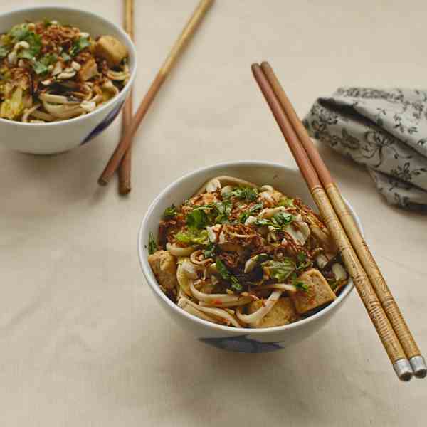 Indonesian-style hot noodles with cabbage