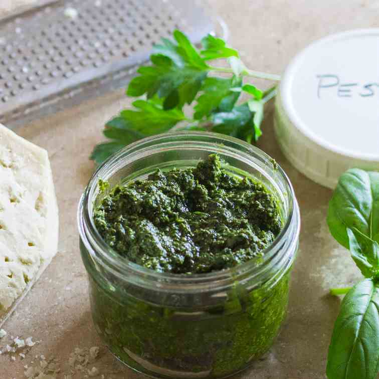 Fresh Basil Pesto with Walnuts