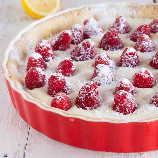 Raspberry mascarpone pie