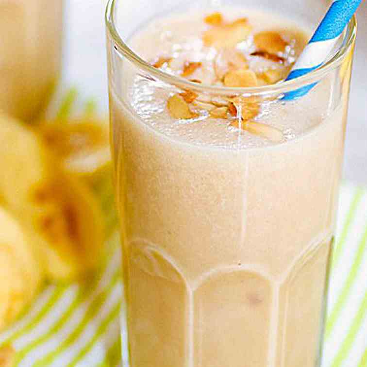 Banana-Vanilla Almond Shake