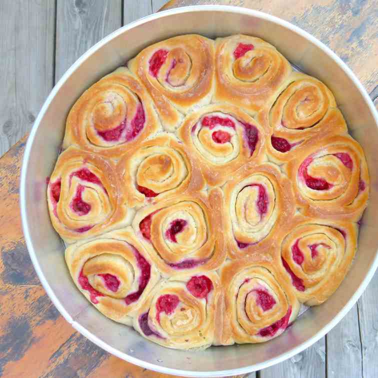 Raspberry and Vanilla Overnight Buns