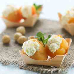 Apricots stuffed with mascarpone