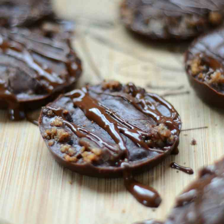 Gingersnap Caramel Chocolate Cups