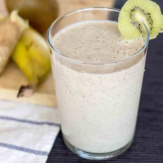 Spicy Kiwi Banana Breakfast Smoothie