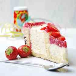 Mascarpone cream cake with strawberries