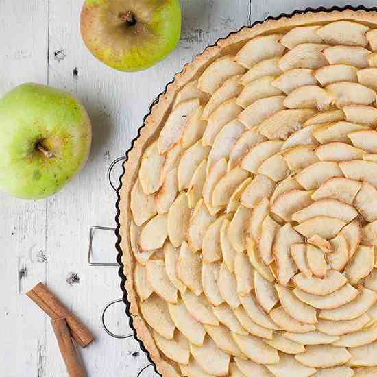Thin-crusted apple pie