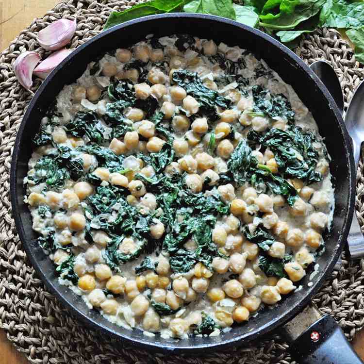 Chickpea Skillet with Greek Yogurt 