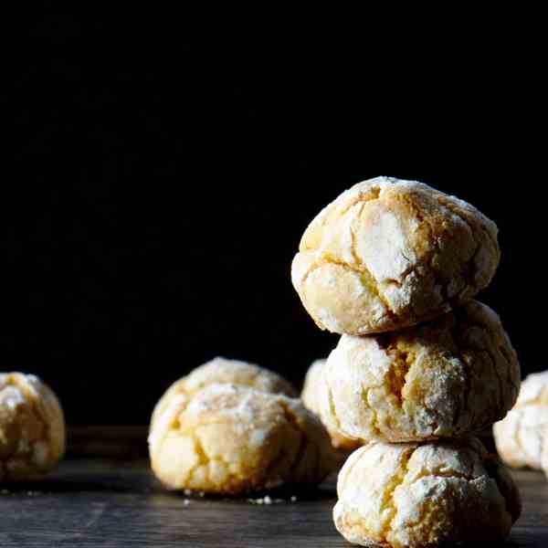 Almond cookies and orange blossom