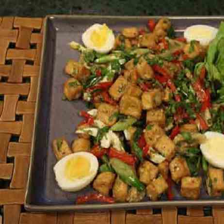 Thai salad with egg yolk Recipe