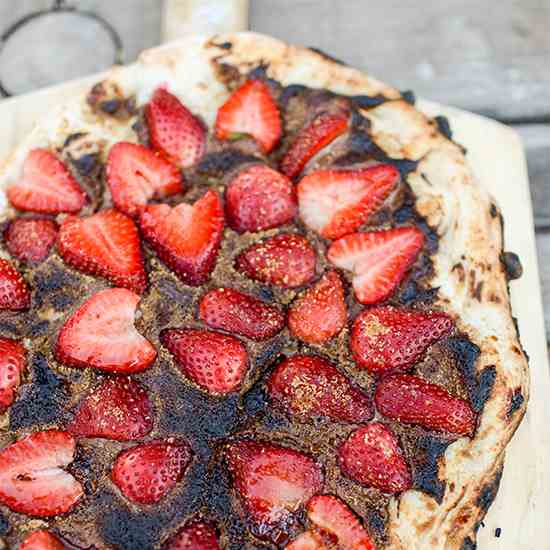 Strawberry Nutella Dessert Pizza