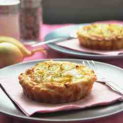 Onion and gorgonzola pies