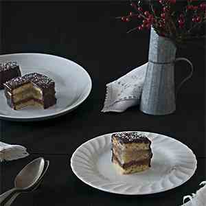 Mini chocolate and pears layers cakes