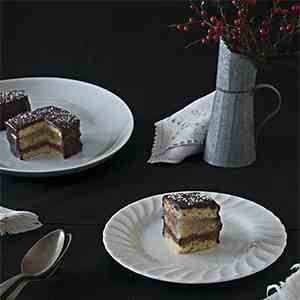 Mini chocolate and pears layers cakes
