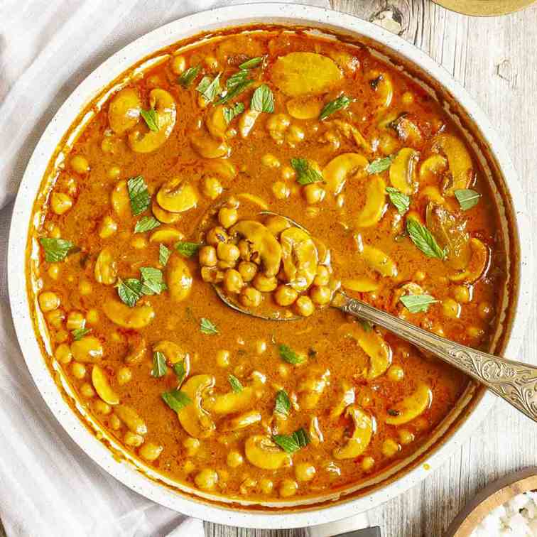 Vegan Chickpea Mushroom Curry