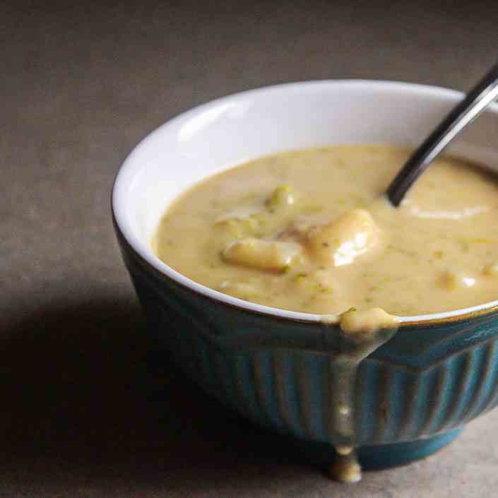 Cheesy Potato and Broccoli Soup