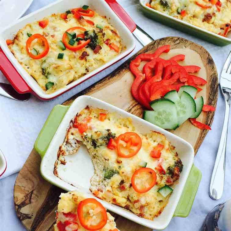 Baked broccoli, cheese and pepper omelette