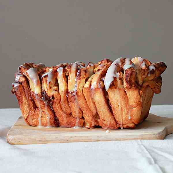 Apple cinnamon pull apart bread