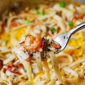 Garlic Shrimp and Sun-Dried Tomatoes Pasta