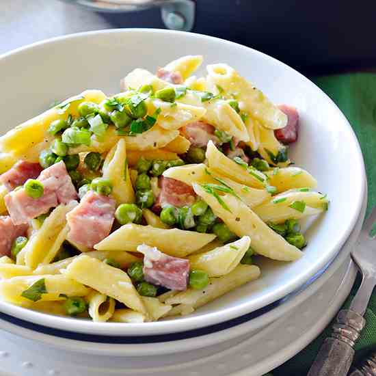 One Pot Creamy Ham and Pea Pasta