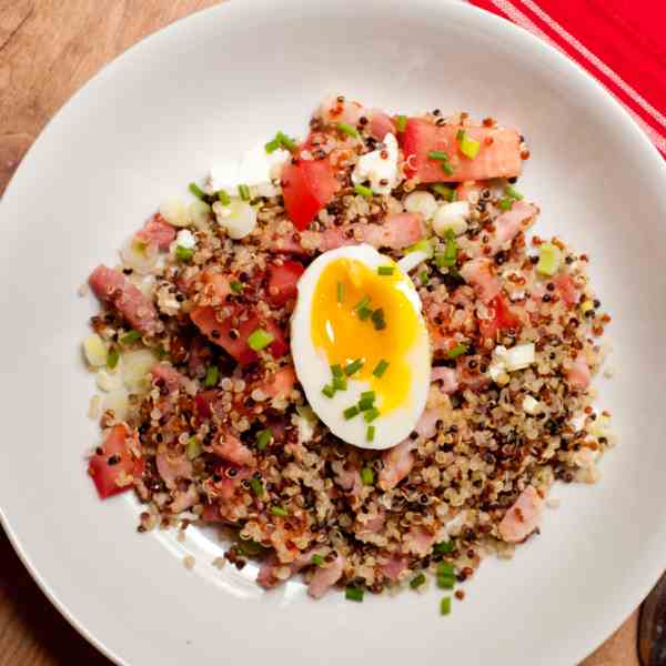 Quinoa breakfast bowl