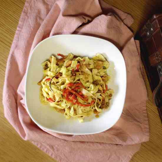 Fettuccine with tuna and peppers