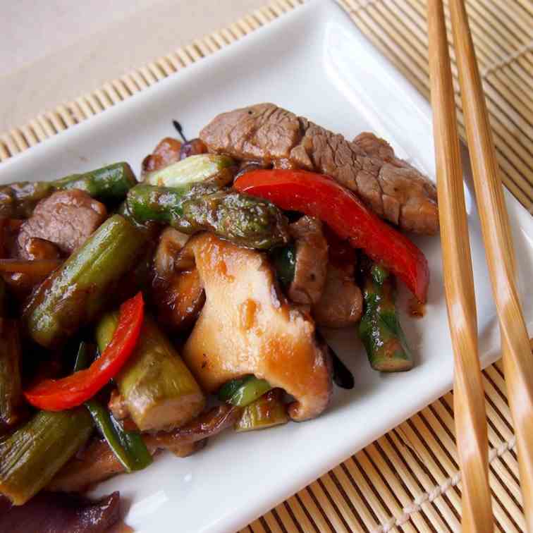 Stir-fry with pork and asparagus