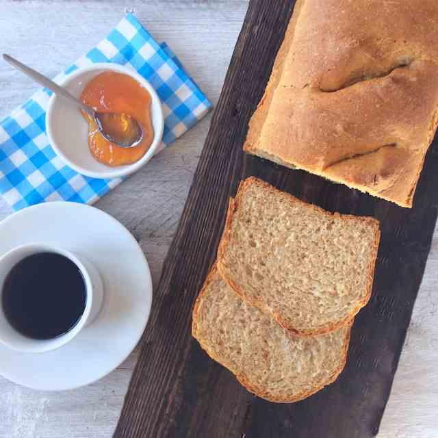 Whole grain spelt bread