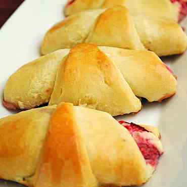 Strawberry Cheesecake Crescent Rolls