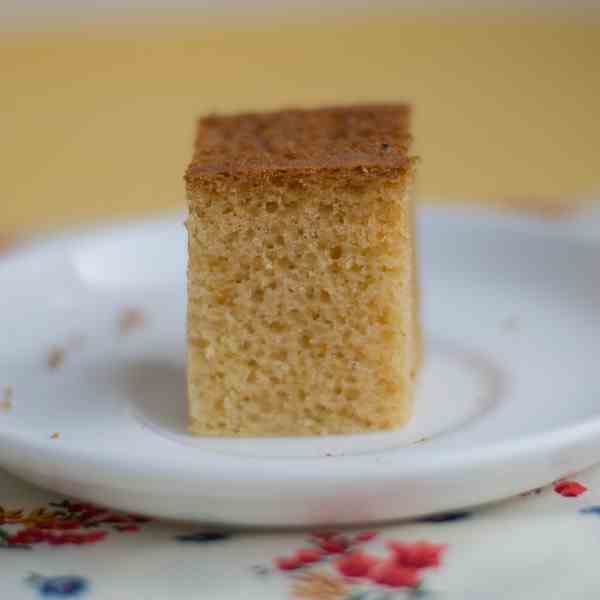 Simple Eggless Vanilla Sponge Cake 