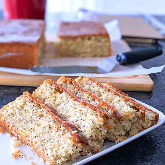 lemon and poppy seed cake