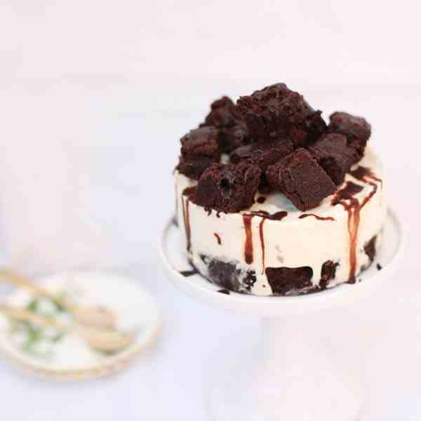 Vanilla Ice Cream Cake with Brownies