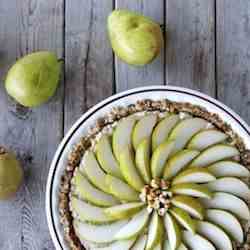 Vegan coconut-pear tart