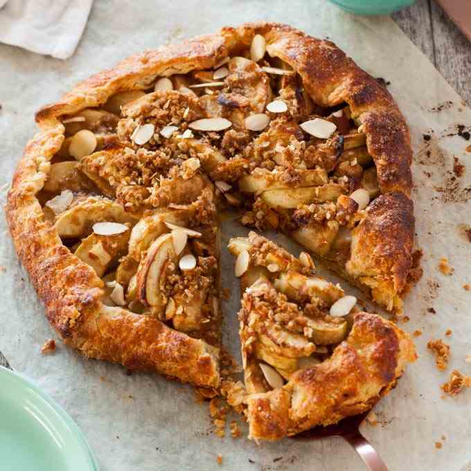 Almond and Apple Crostata recipe